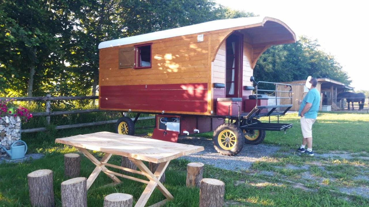 Veritable Roulotte Hippomobile "La Bailleul" Mentheville Buitenkant foto